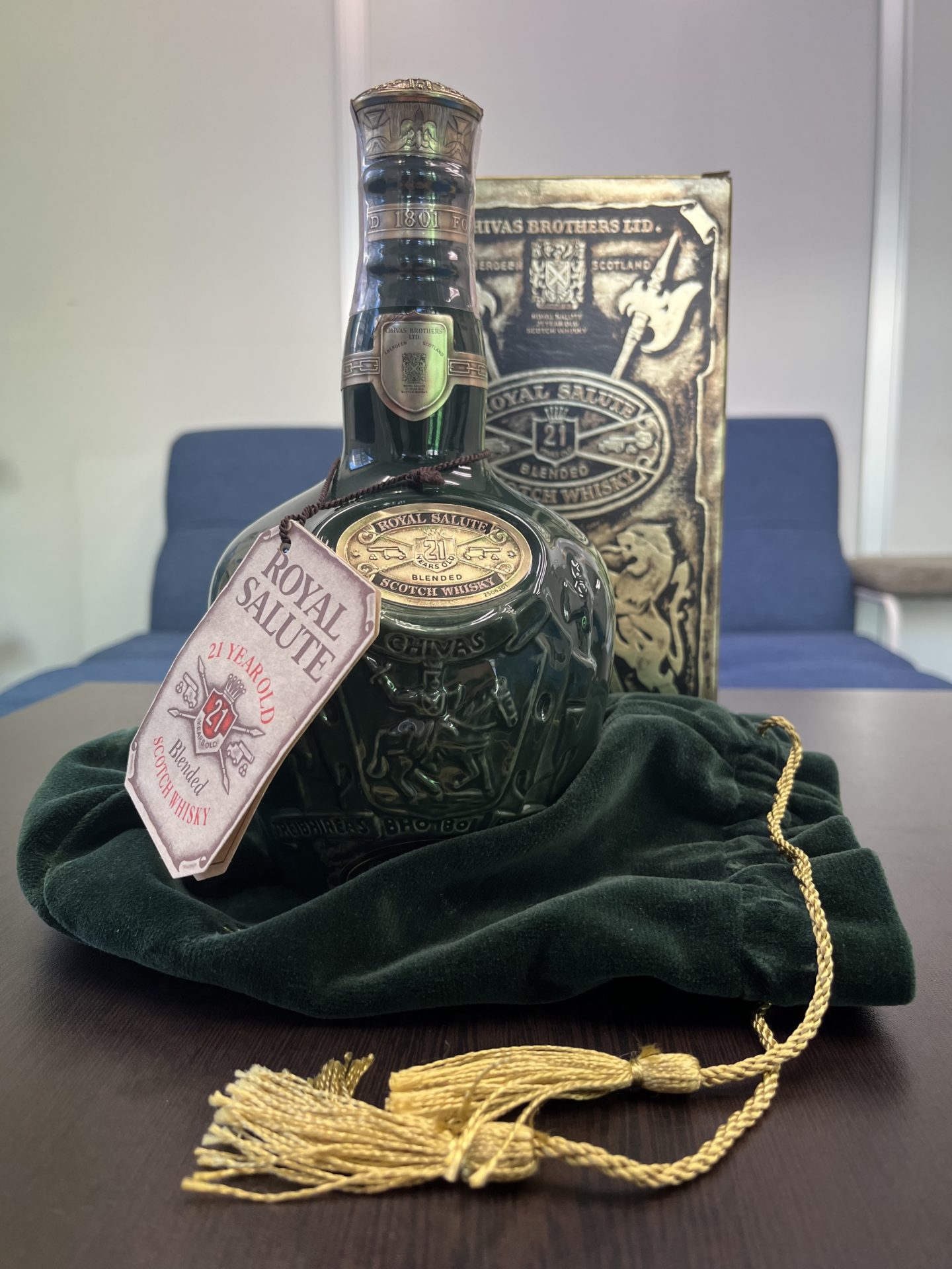 【未開栓】CHIVAS シーバス ROYAL SALUTE ロイヤルサルート 21年 赤 陶器ボトル ウィスキー スコッチ 1L（1000ml） 43% 箱付 [502-agjj] 古酒 Chivas Royal Salute シーバスロイヤルサリュート21年 CHIVAS