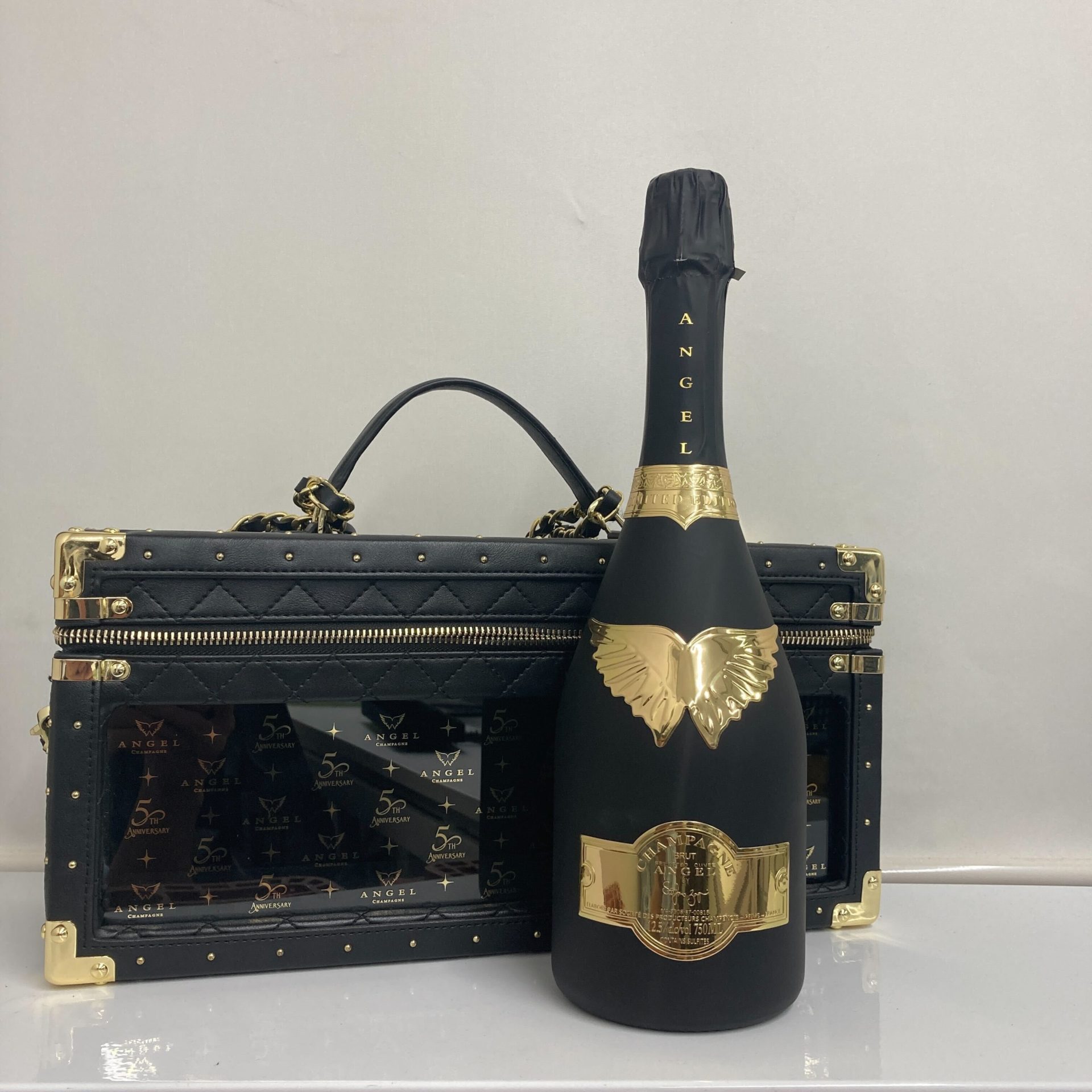 エンジェル・シャンパーニュ ブリュット NV ブラック 5周年記念ボトル 750ml レザージップタイプ