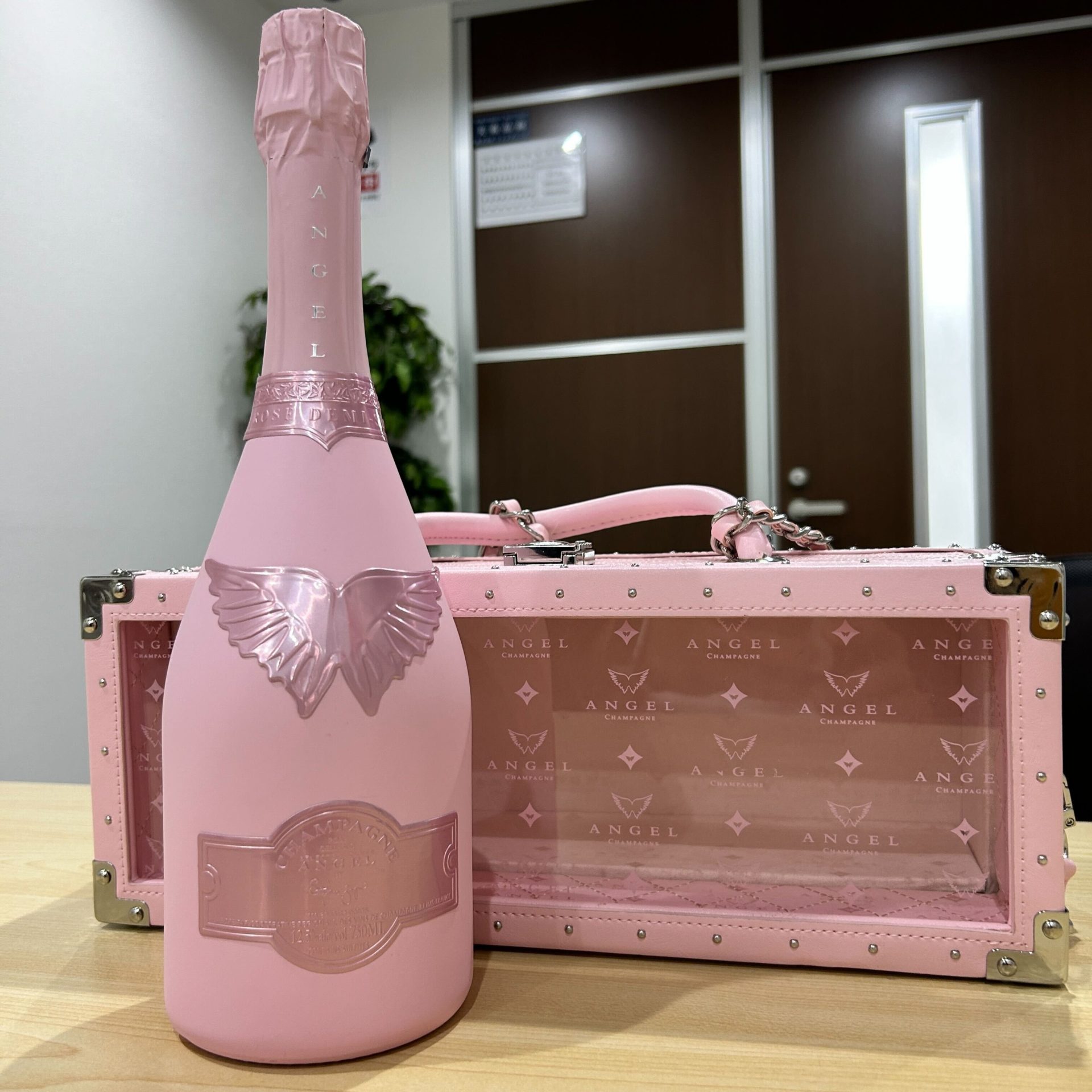 エンジェル シャンパーニュ NV ドゥミセック ロゼ レザータイプ 750ml 