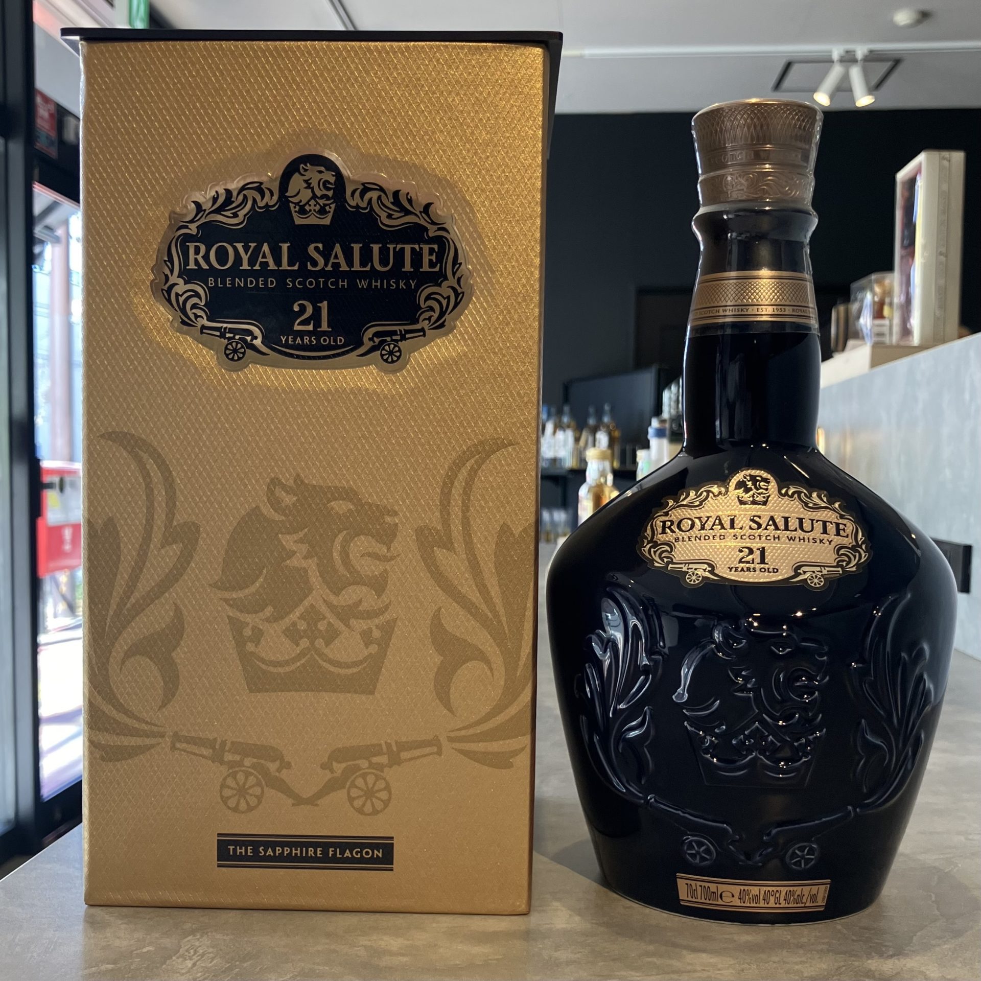 ロイヤルサルート 21年 ROYAL SALUTE 700ml ウイスキー 青陶器 40% 青 