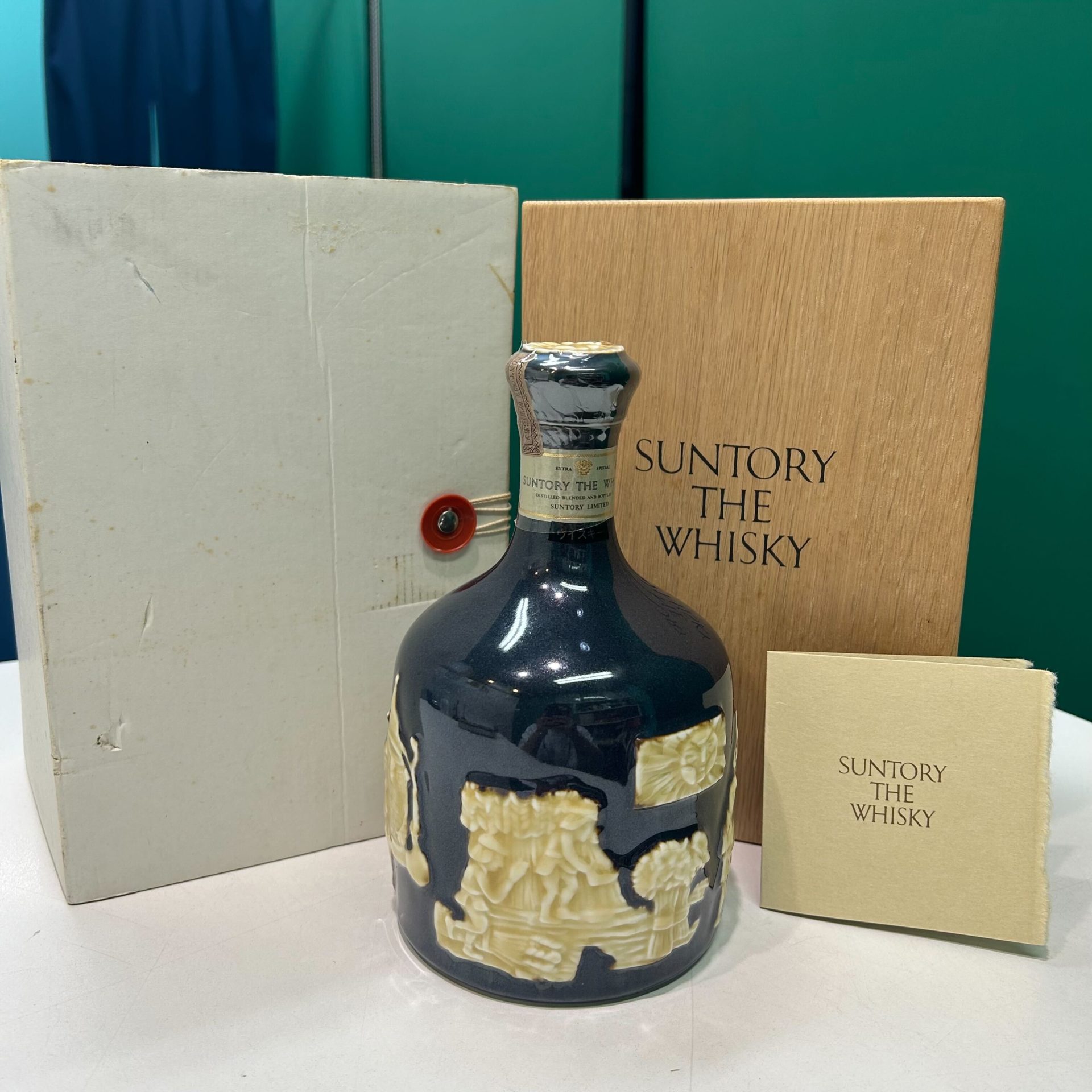 買取実績】サントリー ザ・ウイスキー 有田焼 陶器ボトル 750ml | 愛知 