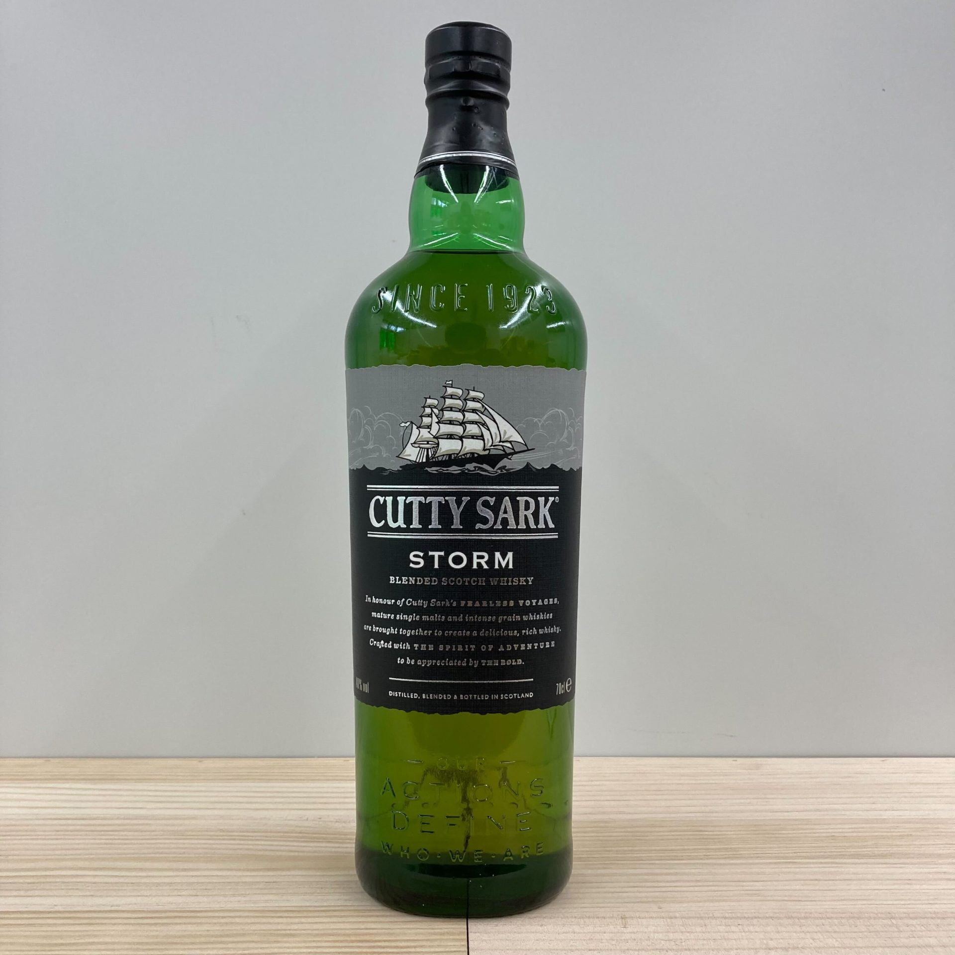 カティサーク ストーム 700ml