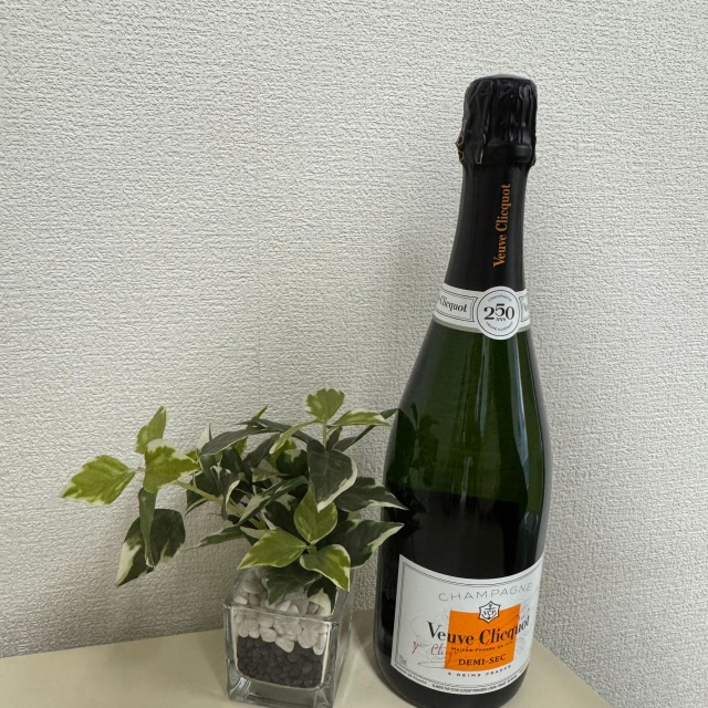 ヴーヴ・クリコ ホワイトラベル ドゥミ・セック 250周年記念 750ml