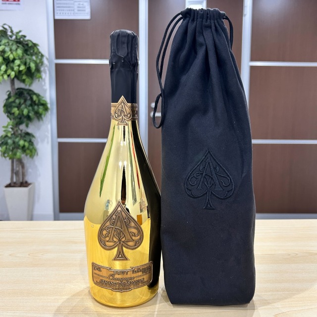 アルマンドとはどんなシャンパン？定価と人気の理由を解説