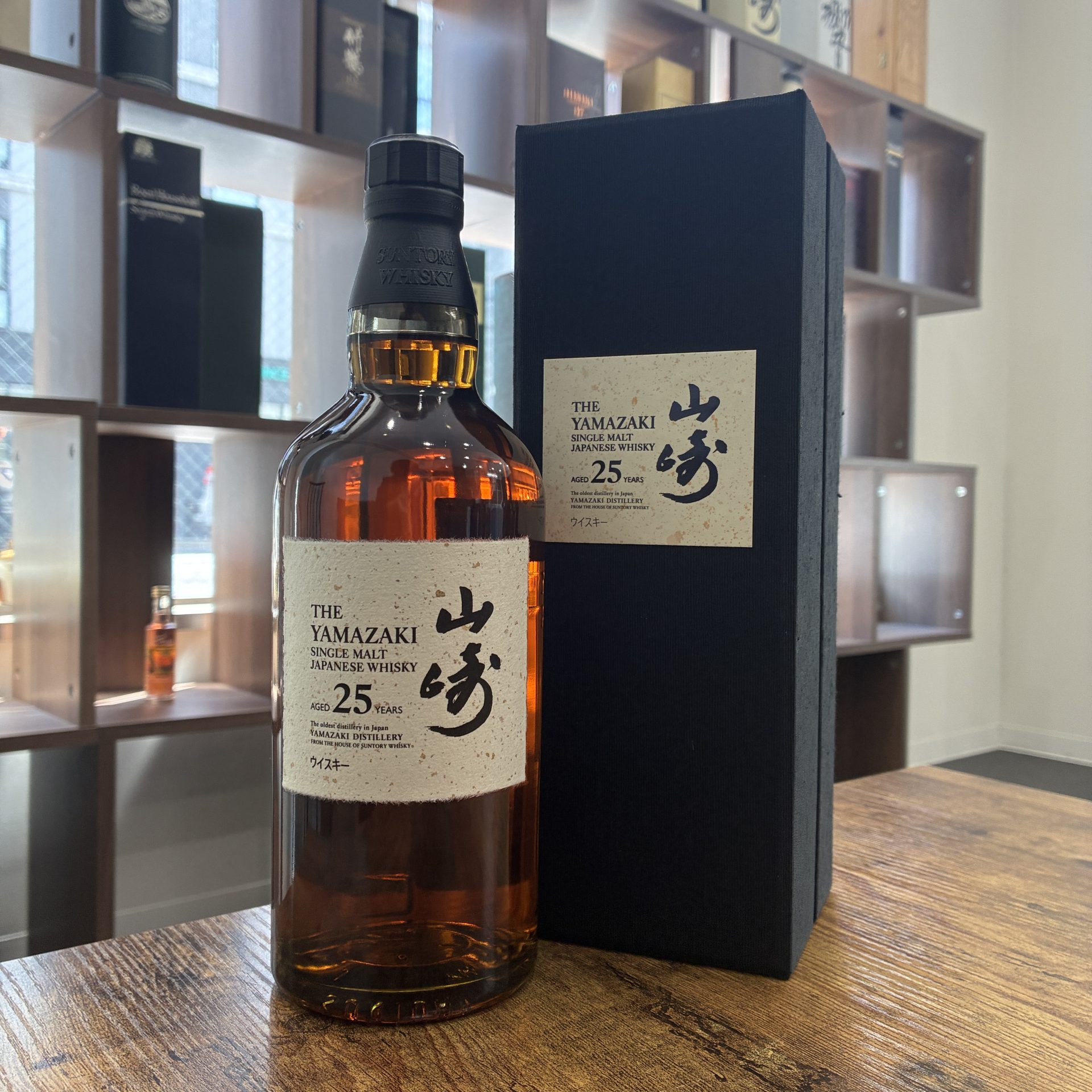 サントリー 山崎 25年 シングルモルト 新ボトル 700ml