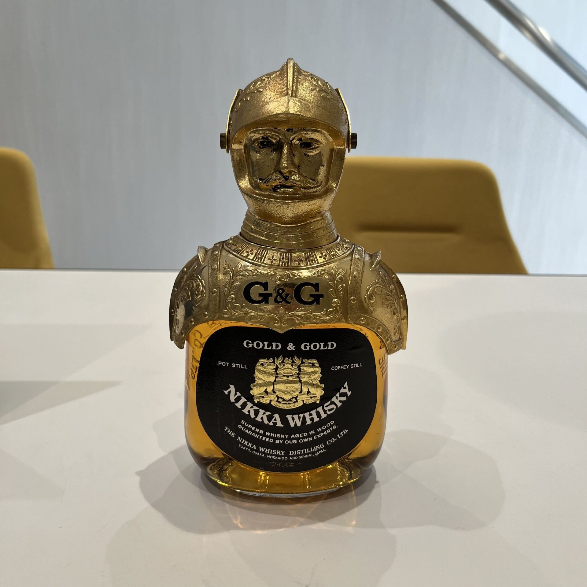 ニッカ G&G 黒ラベル 西洋甲冑 ゴールド 750ml